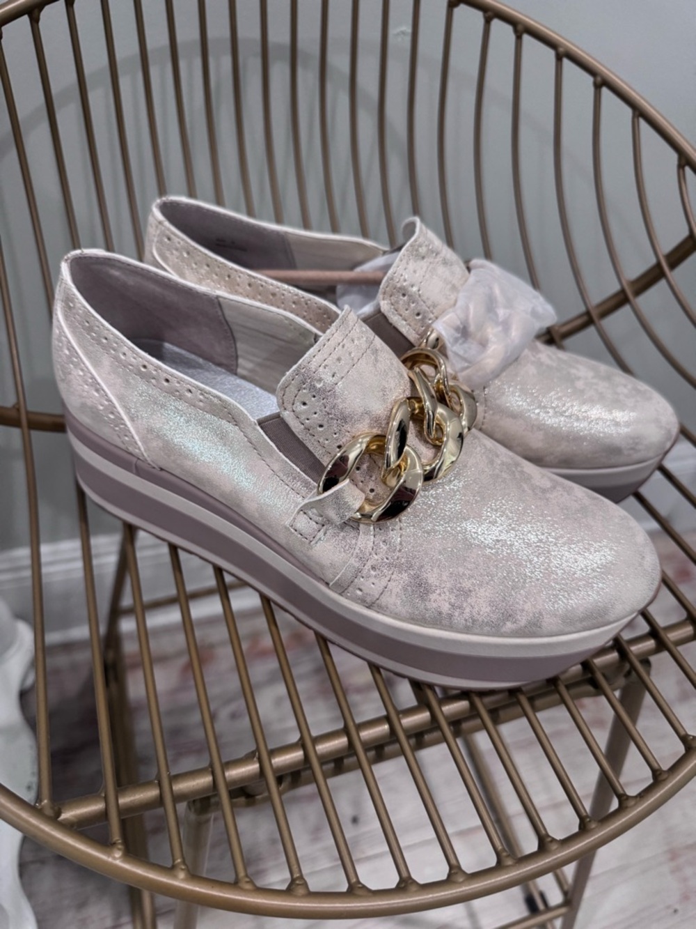 Dolce Vita NWOB Metallic Pearl Slip-On Platform Loafer with Chain Accent